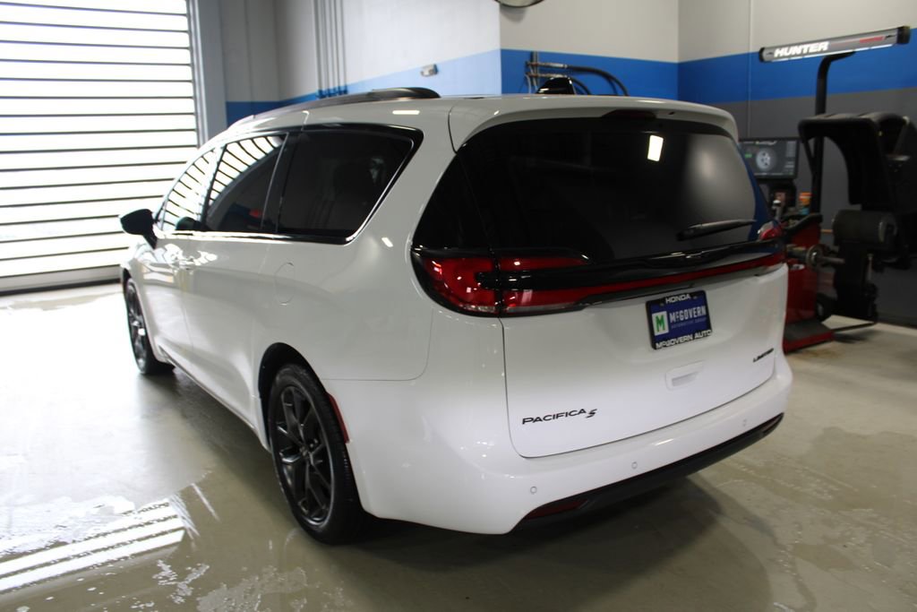 Used 2025 Chrysler Pacifica Limited FWD image 36