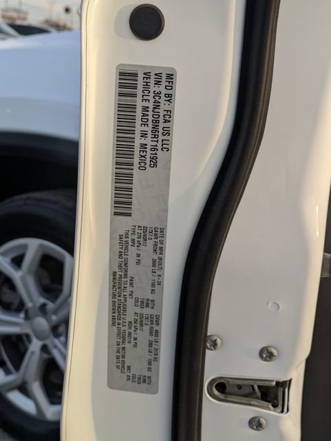 Used 2024 Jeep Compass Latitude image 32