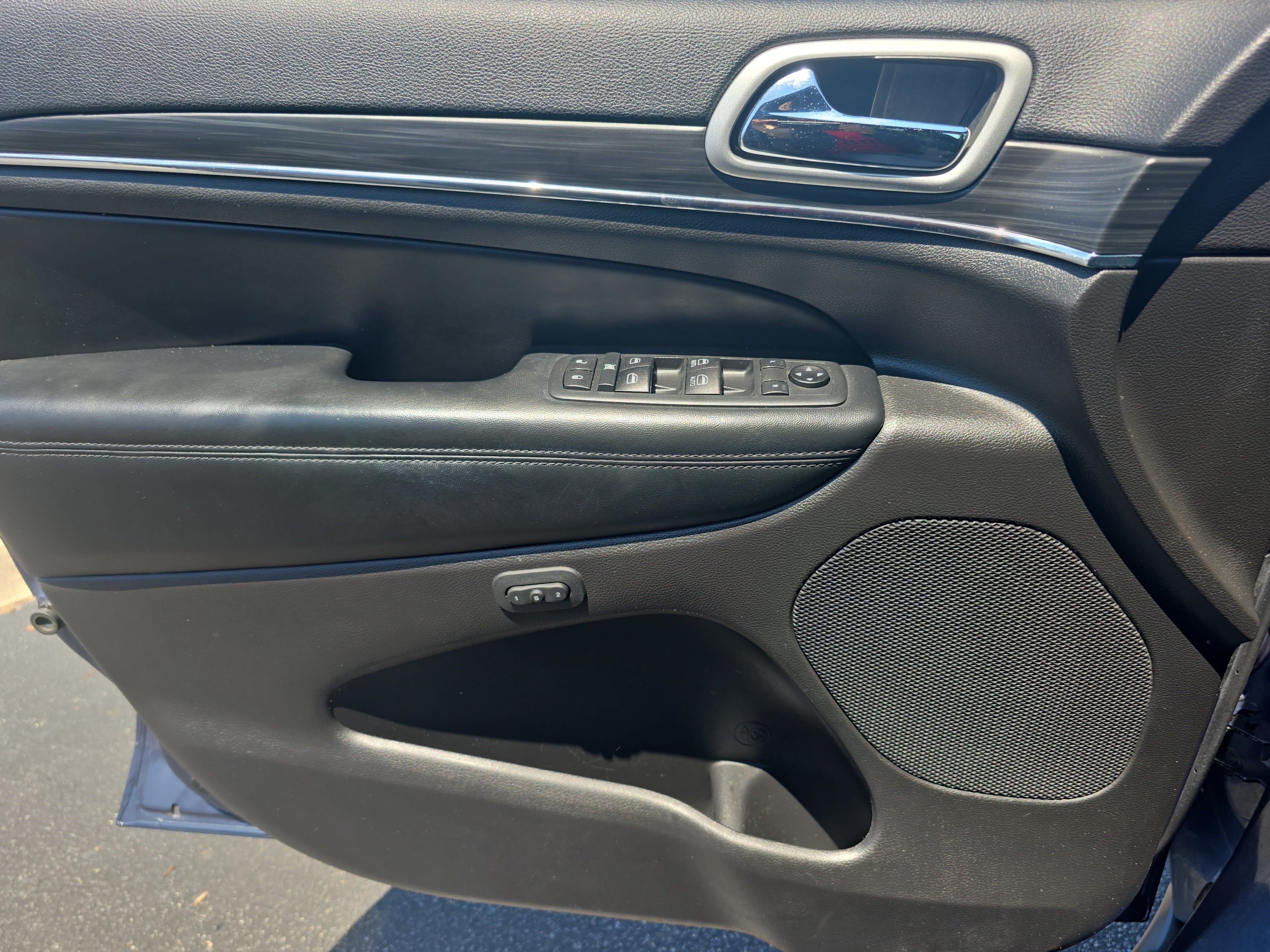 Used 2021 Jeep Grand Cherokee Limited w/ Luxury Group II RWD image 26