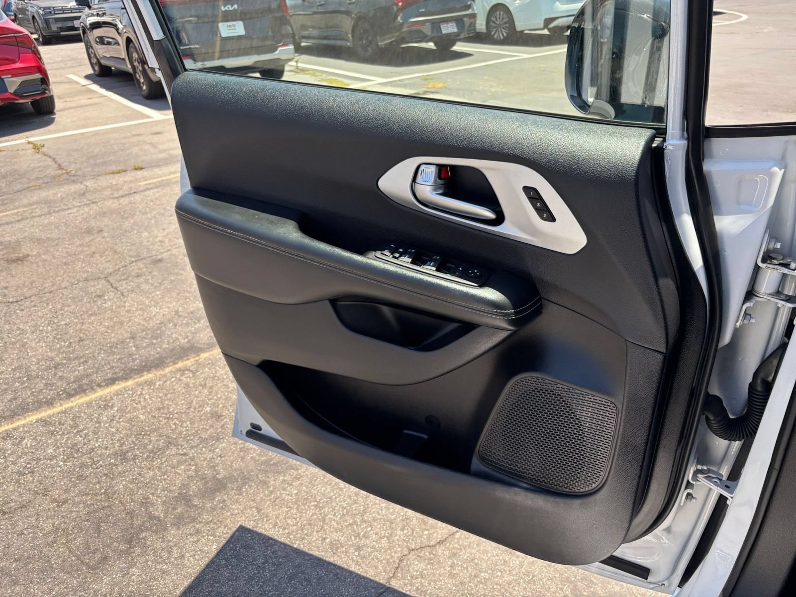 Used 2025 Chrysler Pacifica Limited FWD image 18