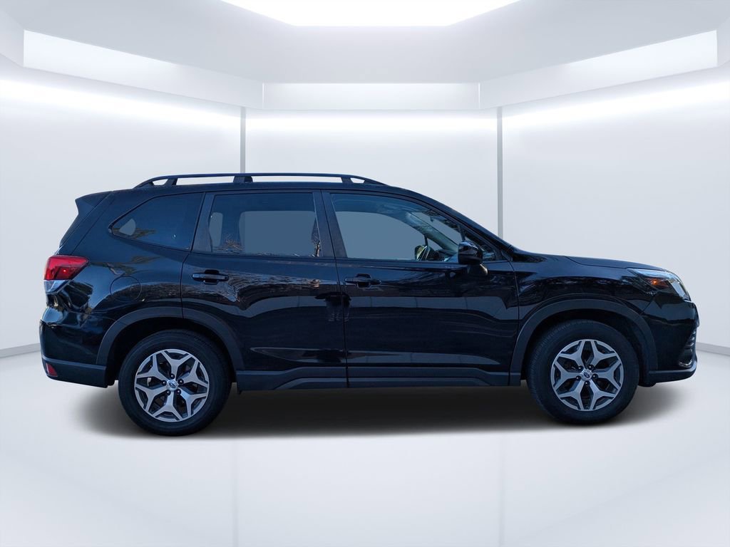 Used 2023 Subaru Forester Premium image 2
