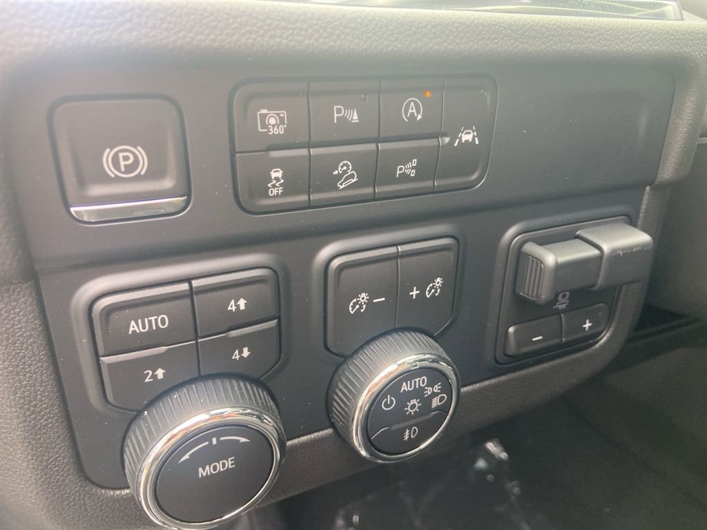 New 2025 Chevrolet Suburban Premier w/ Sun And Tow Package image 12