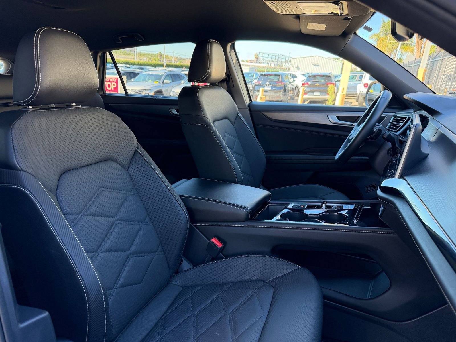 Used 2025 Volkswagen Atlas Cross Sport SE image 36