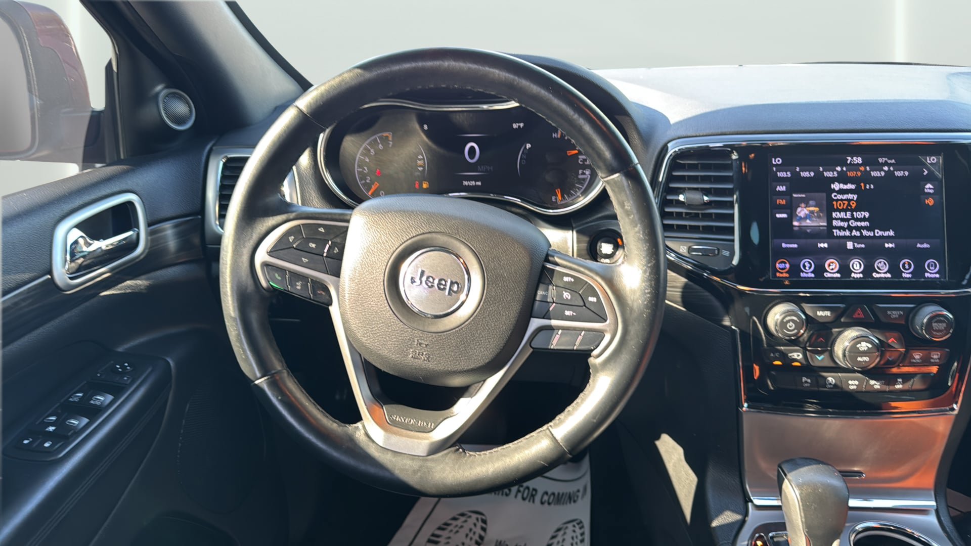 Used 2019 Jeep Grand Cherokee Altitude RWD image 16