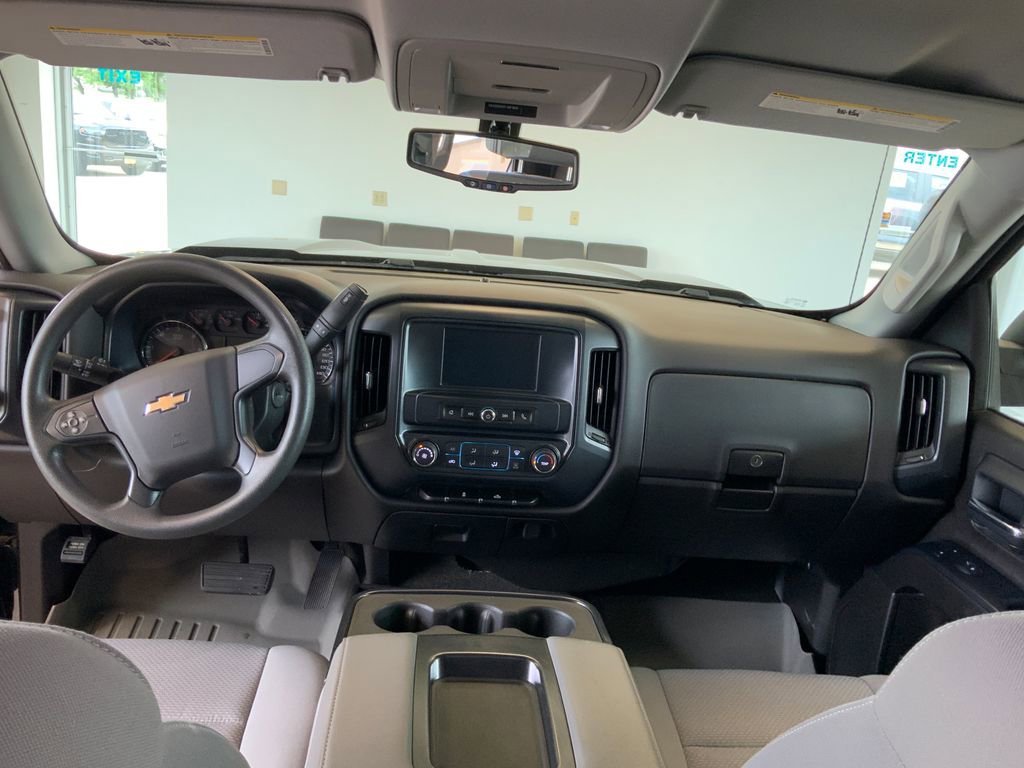 Used 2018 Chevrolet Silverado 1500 Custom w/ Custom Value Package AWD/4WD image 18