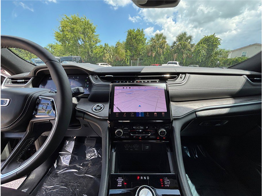 Used 2023 Jeep Grand Cherokee Overland image 11