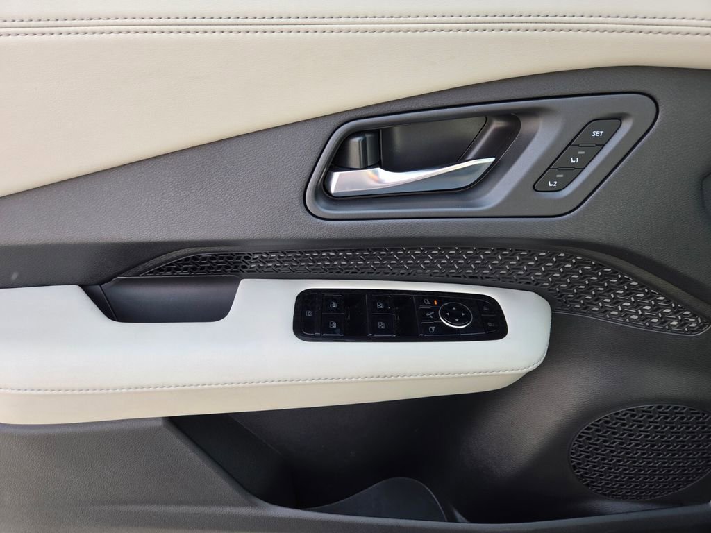 Used 2024 Nissan Ariya FWD image 22