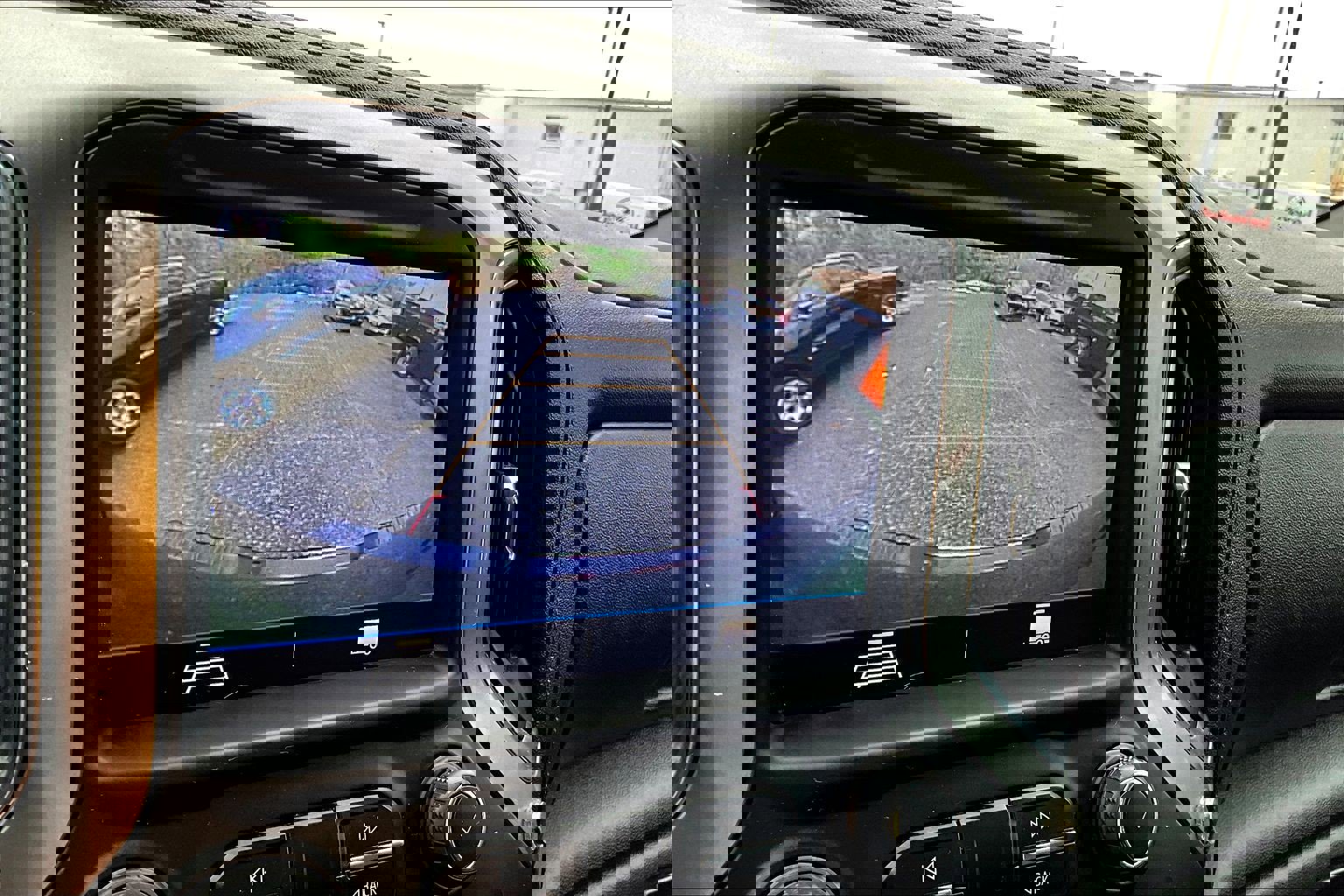 Used 2022 Chevrolet Silverado 2500 LT w/ Convenience Package image 10