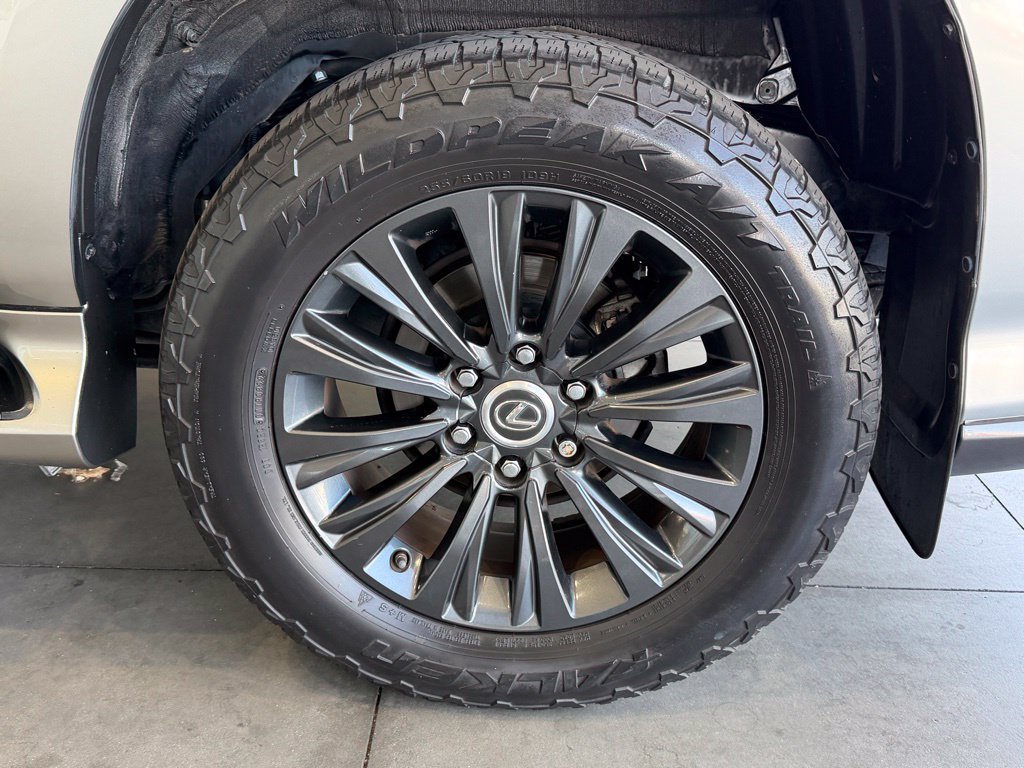 Used 2021 Lexus GX 460 Luxury w/ Sport Design Package AWD/4WD image 16