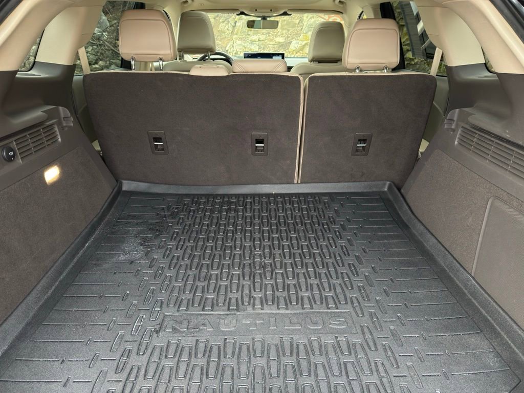 Used 2023 Lincoln Nautilus Reserve w/ Equipment Group 201A image 10