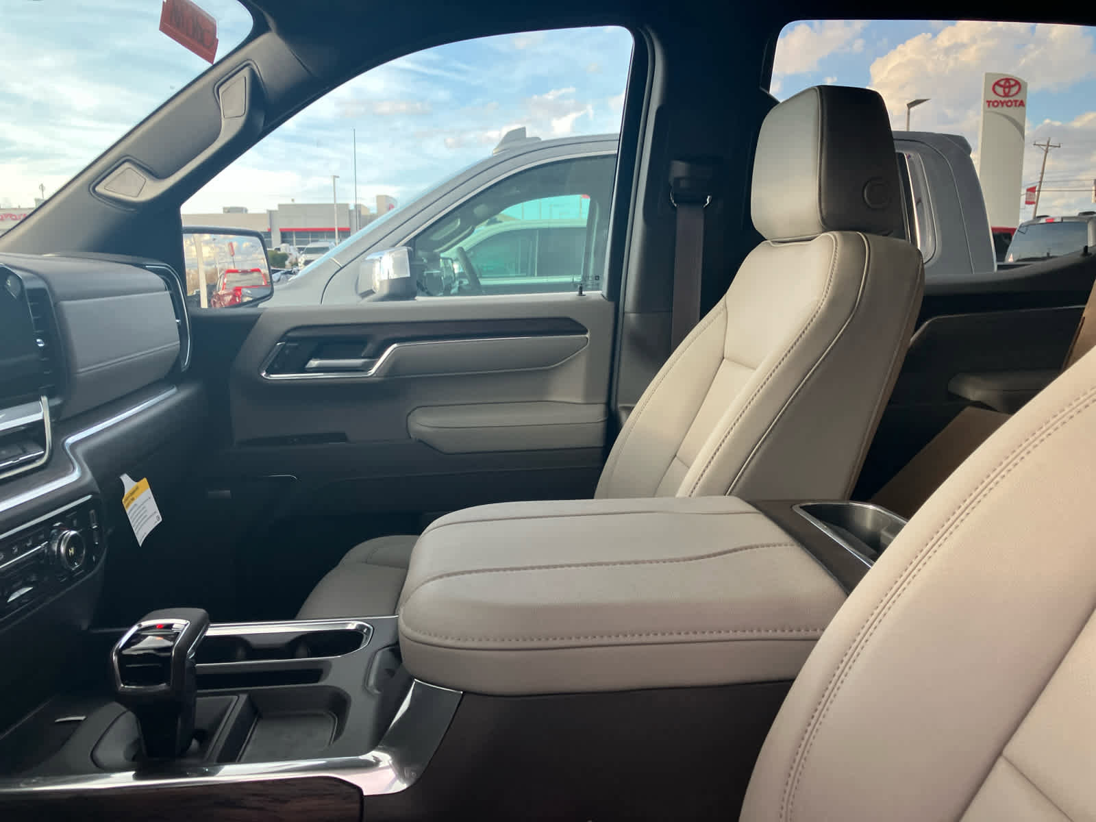 New 2026 GMC Sierra 1500 SLT w/ SLT Premium Plus Package image 10