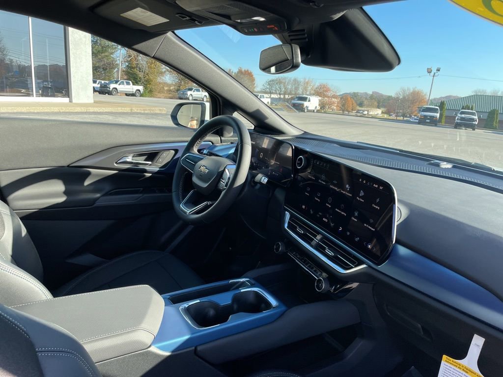 New 2026 Chevrolet Equinox EV LT image 30