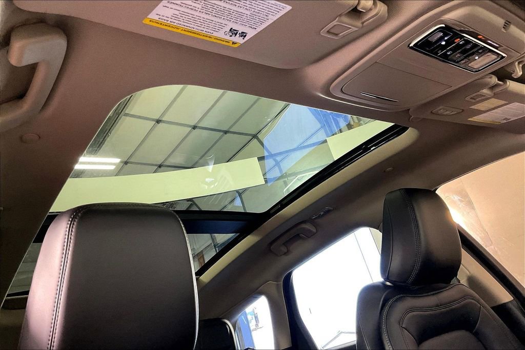 Used 2026 Lincoln Corsair Premiere image 23