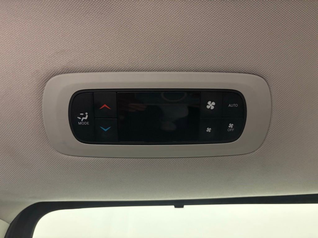 Used 2023 Chrysler Pacifica Touring-L FWD image 33