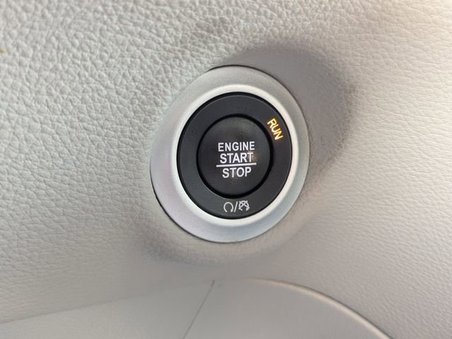 Used 2022 Chrysler Pacifica Limited image 33