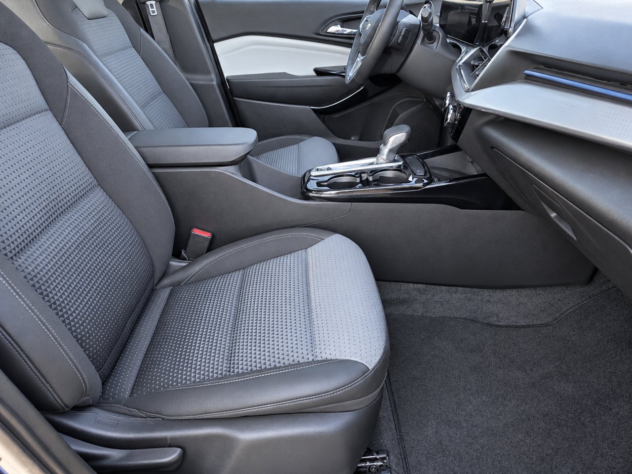 Certified 2024 Chevrolet Trax LT w/ Sunroof Package FWD image 30
