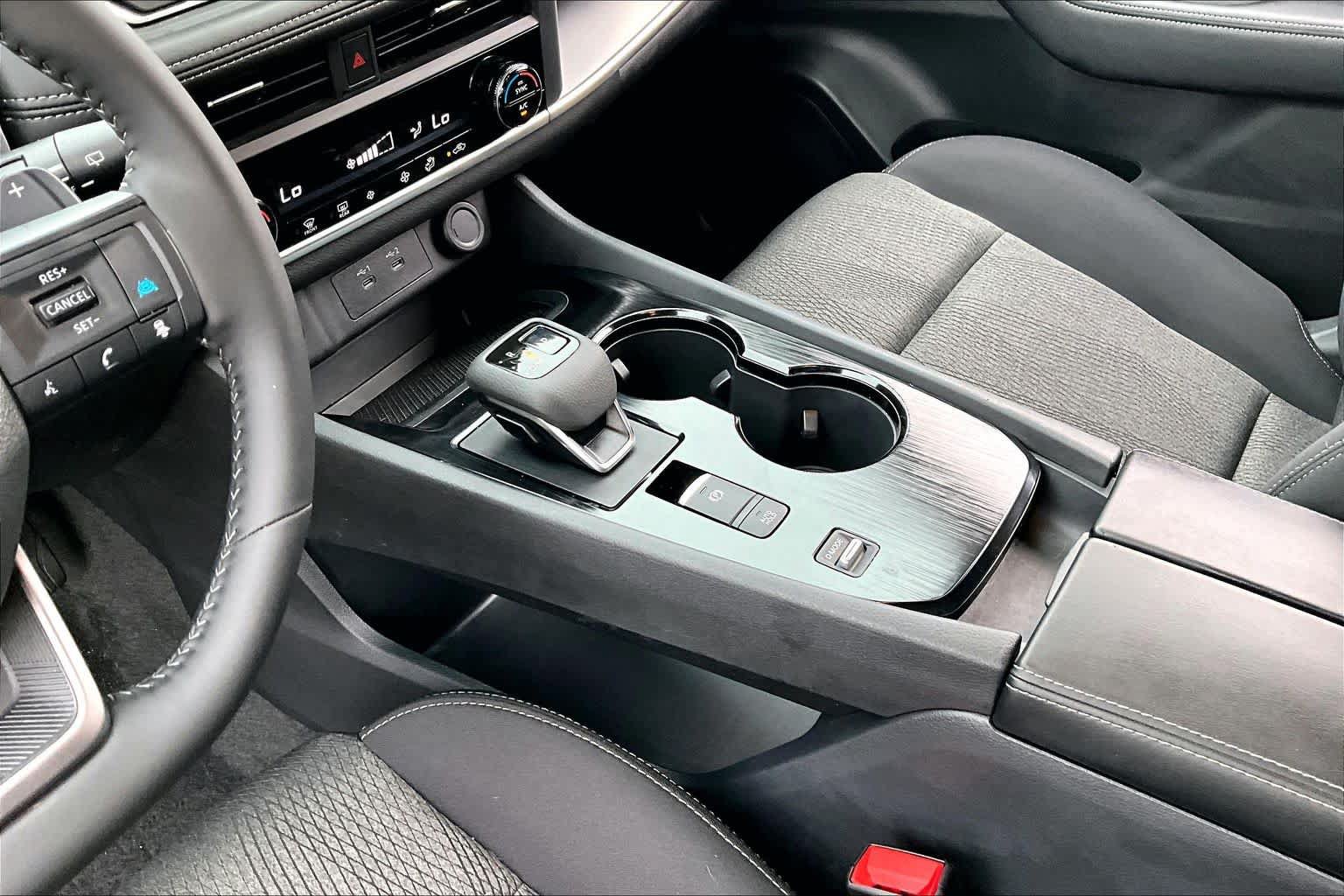 Certified 2026 Nissan Rogue SV FWD image 17