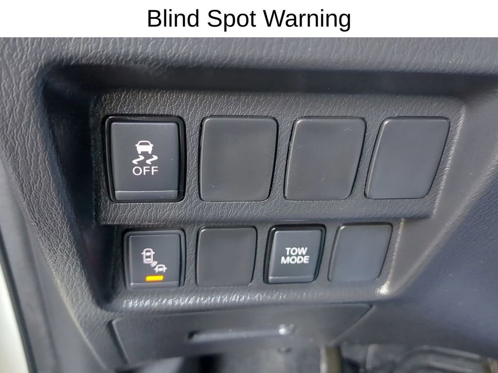 Used 2020 Nissan Pathfinder SV image 21