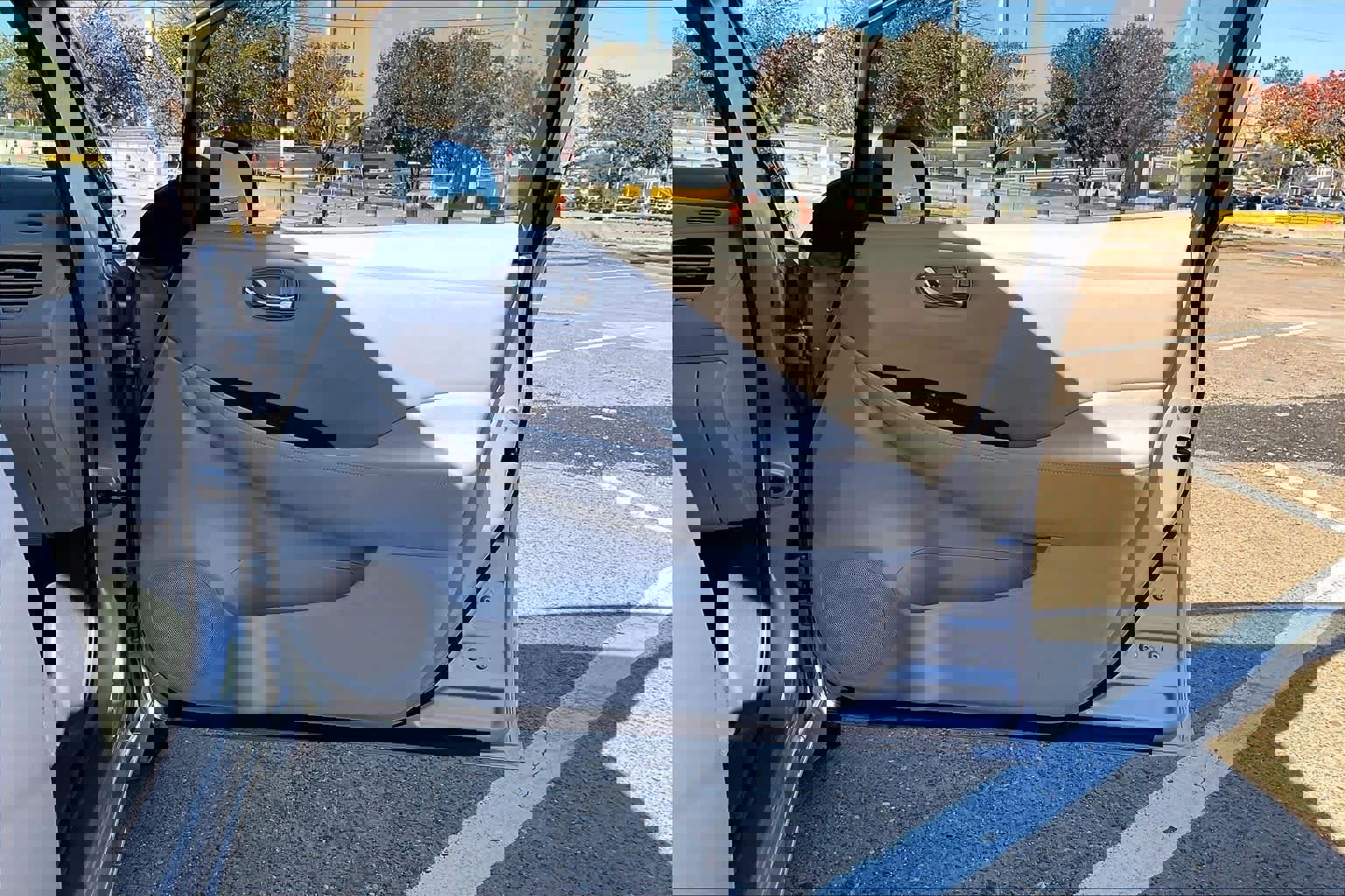 Used 2011 Nissan Leaf w/ Protection Pkg image 28