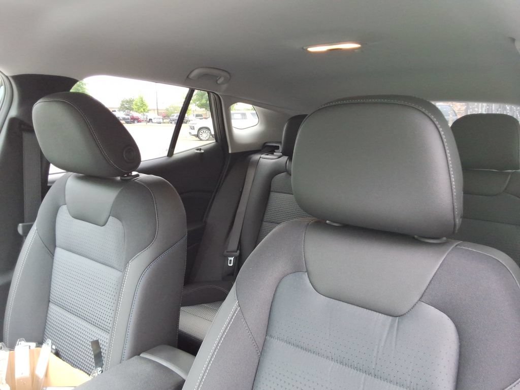 New 2026 Chevrolet Trax LT w/ Driver Confidence Package FWD image 21