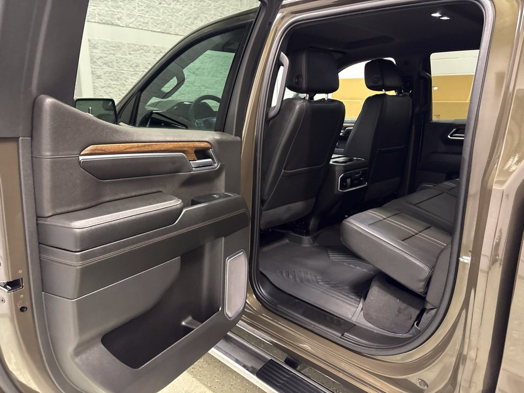 Certified 2023 Chevrolet Silverado 1500 High Country w/ Technology Package AWD/4WD image 32