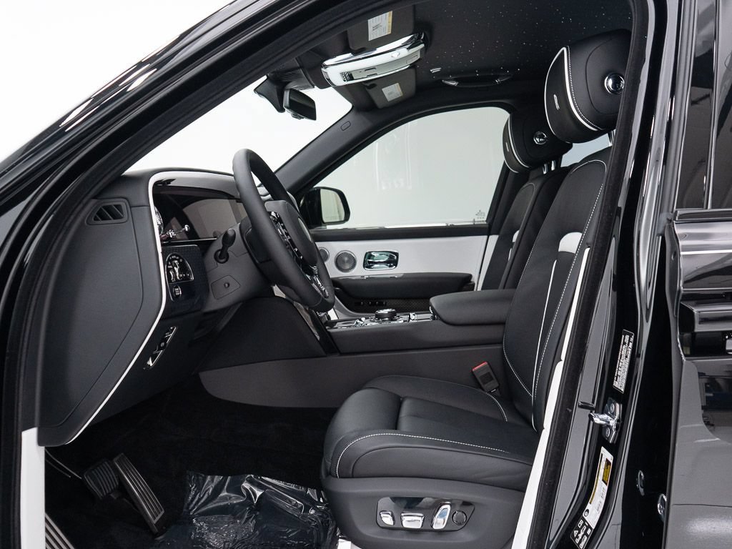 Certified 2026 Rolls-Royce Cullinan Black Badge AWD/4WD image 16