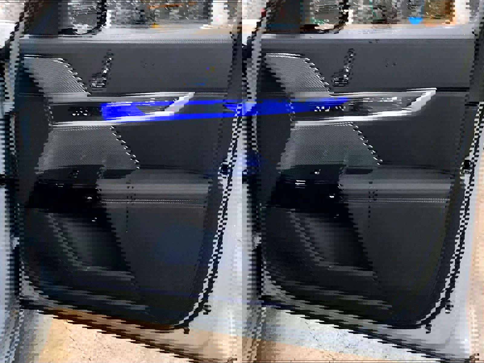 Certified 2025 BMW 760i xDrive image 25