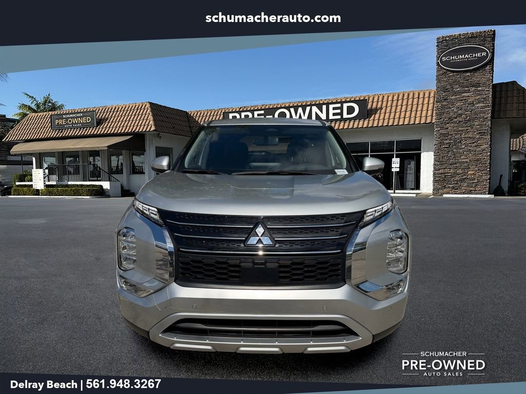 Used 2024 Mitsubishi Outlander FWD image 2