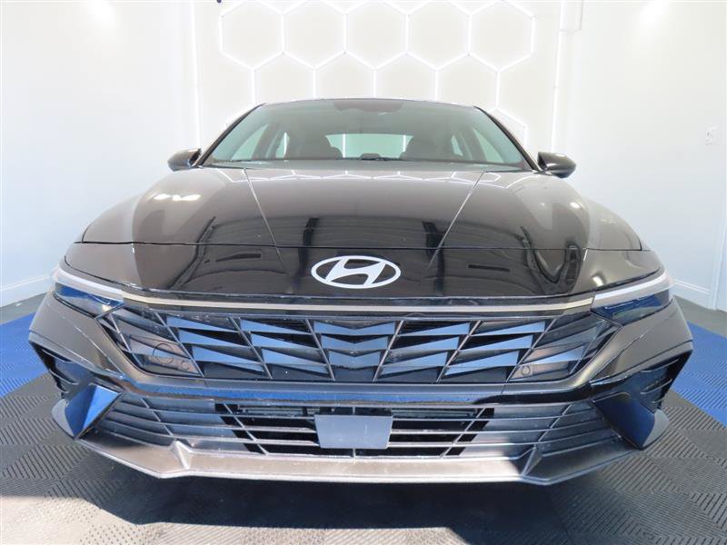 Used 2024 Hyundai Elantra SEL w/ Convenience Package FWD image 3