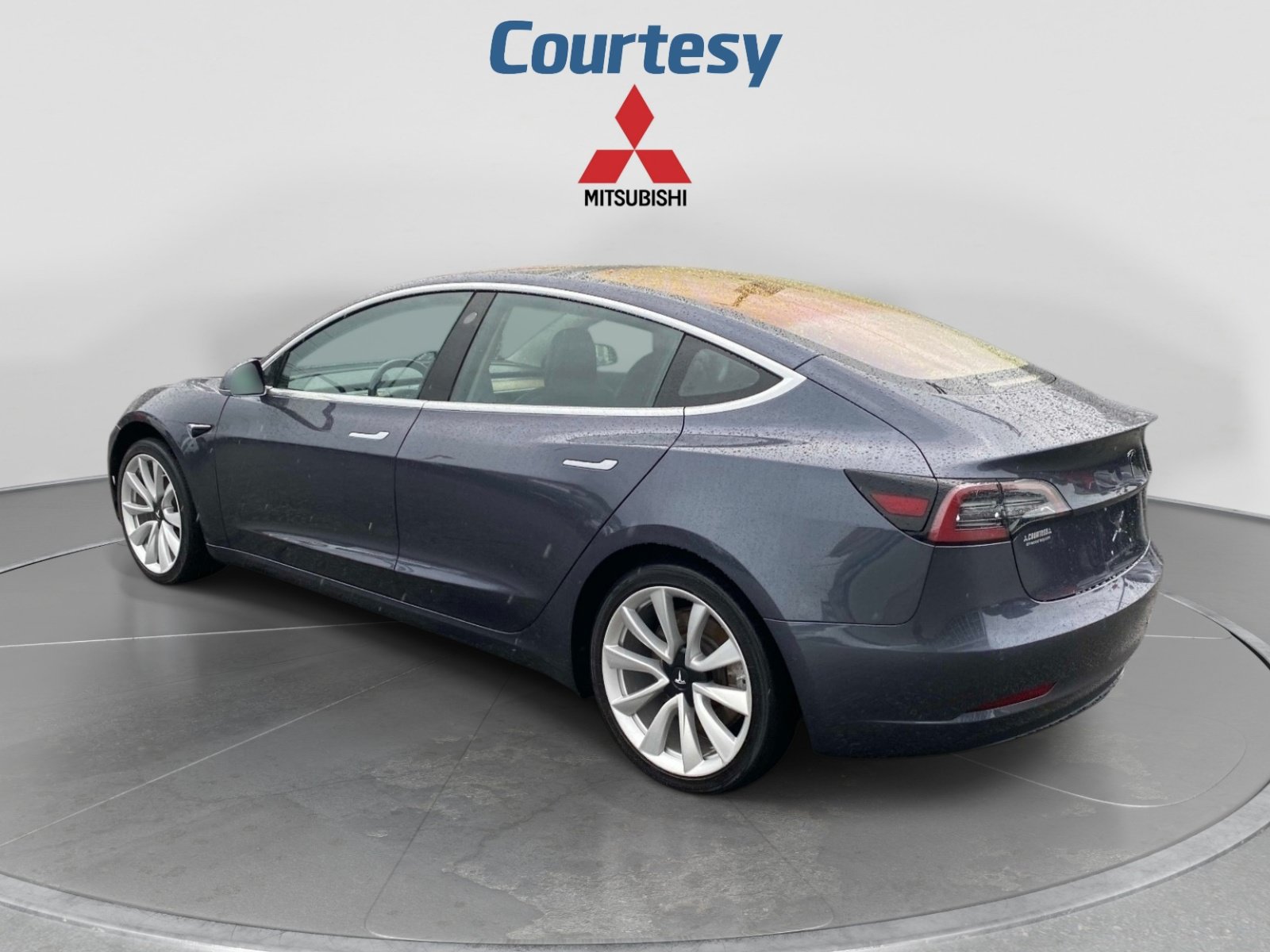 Used 2018 Tesla Model 3 Long Range RWD image 3