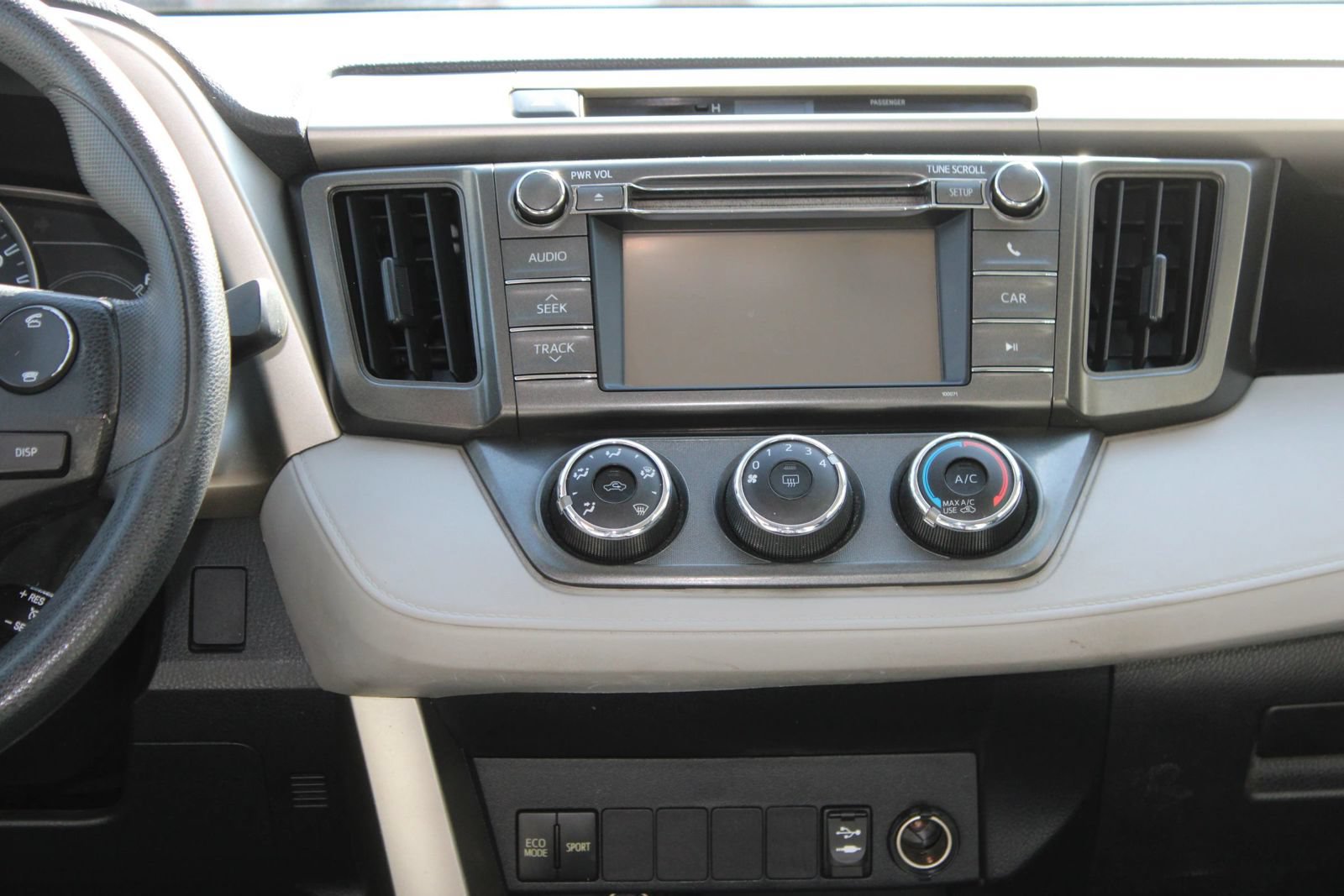 Used 2013 Toyota RAV4 LE FWD image 28