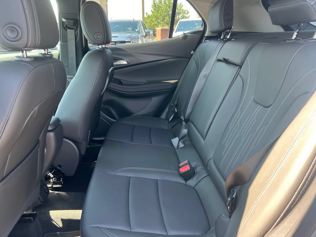 Used 2025 Buick Encore GX Avenir w/ Avenir Technology Package AWD/4WD image 17
