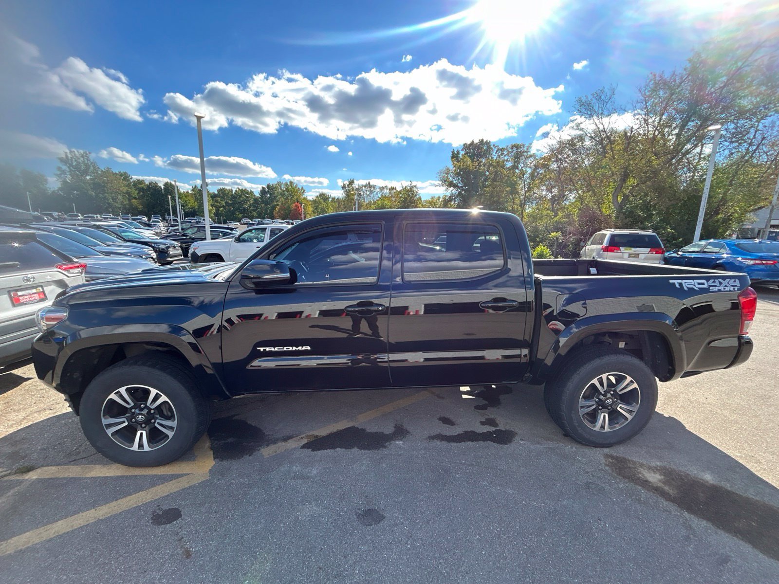 Used 2016 Toyota Tacoma TRD Sport w/ Premium & Technology Package AWD/4WD image 4