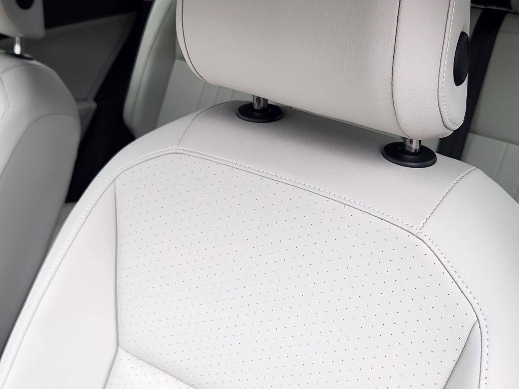 Used 2024 Volkswagen Tiguan SE image 14