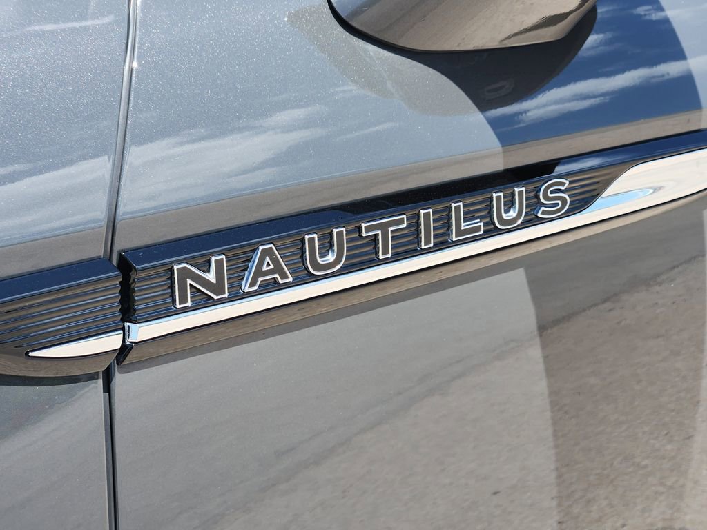 Used 2023 Lincoln Nautilus Black Label w/ Class II Trailer Tow Package AWD/4WD image 12