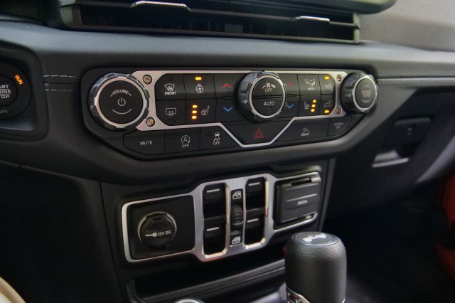 Used 2025 Jeep Wrangler Unlimited Sahara AWD/4WD image 12