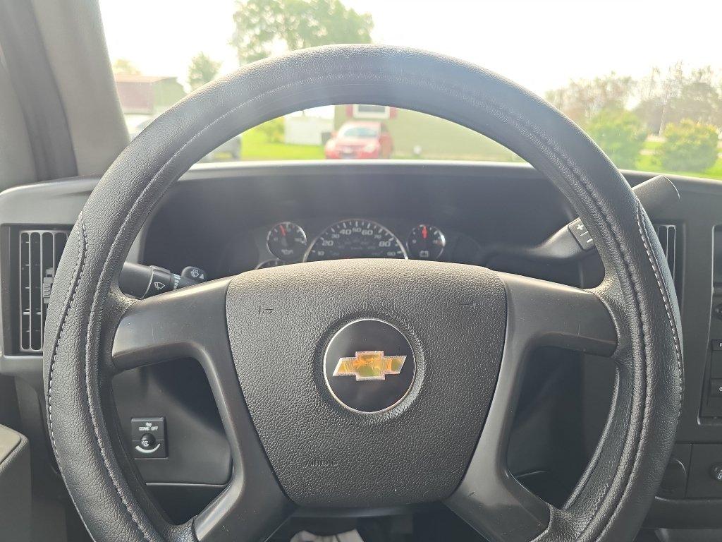 Used 2015 Chevrolet Express 2500 RWD image 20
