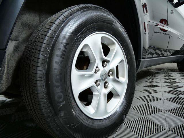 Used 2016 Jeep Grand Cherokee Laredo AWD/4WD image 23