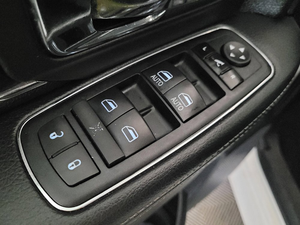 Used 2014 RAM 1500 Laramie w/ Convenience Group RWD image 27