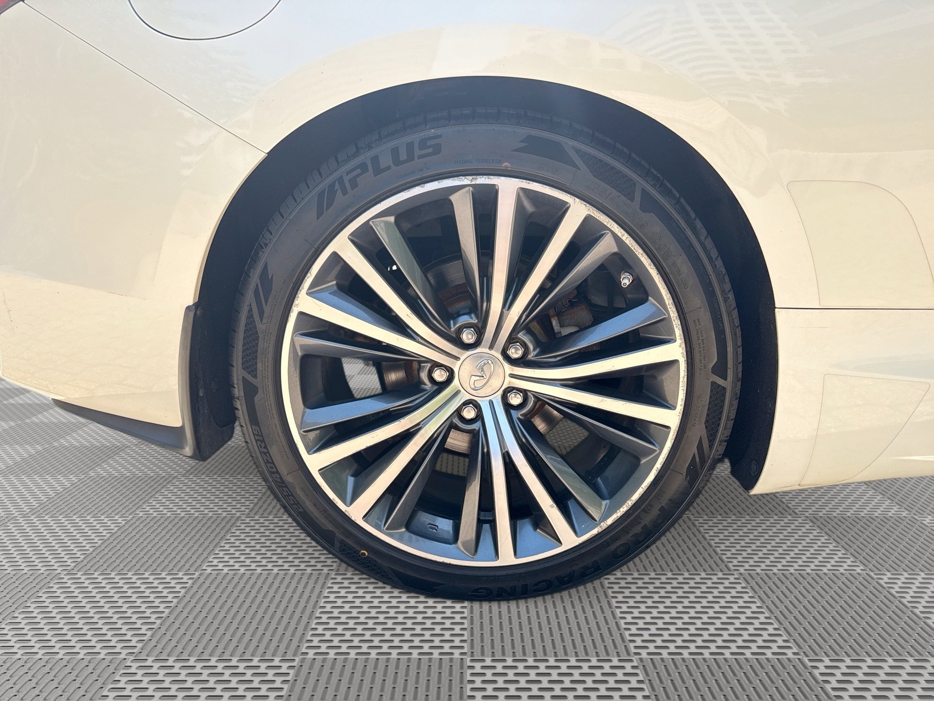 Used 2017 INFINITI Q60 2.0t w/ Premium Plus Package 2.0T AWD/4WD image 30