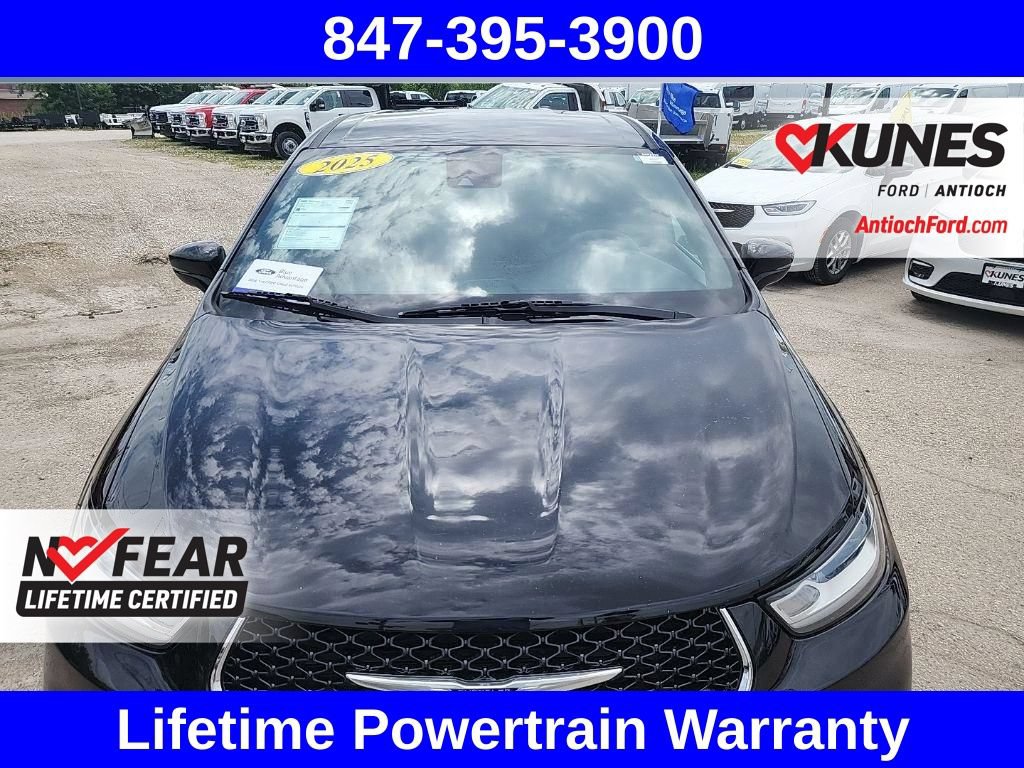 Used 2025 Chrysler Pacifica Select FWD image 5