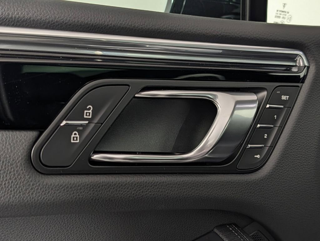 New 2026 Porsche Macan S image 26