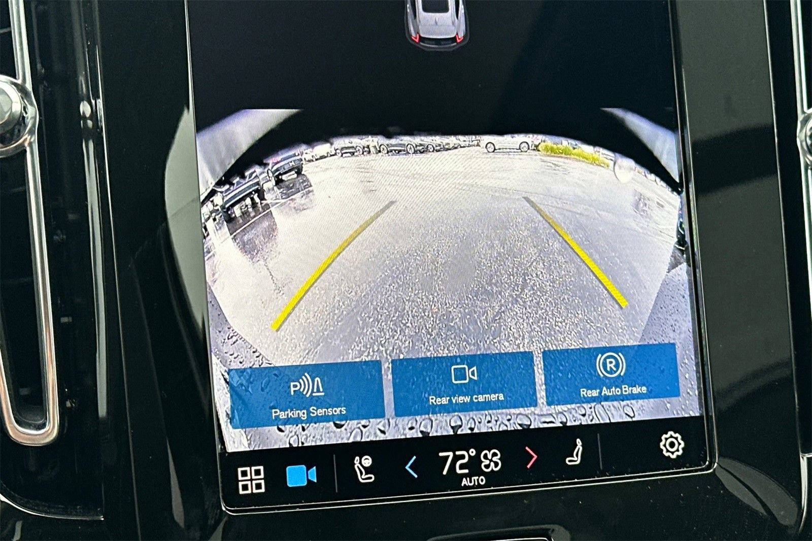 Certified 2025 Volvo XC40 B5 Core w/ Protection Package Premier image 18