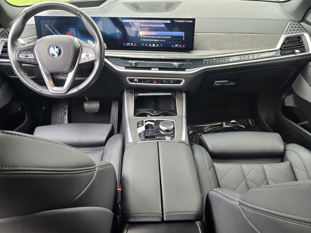 Used 2025 BMW X5 xDrive50e image 13