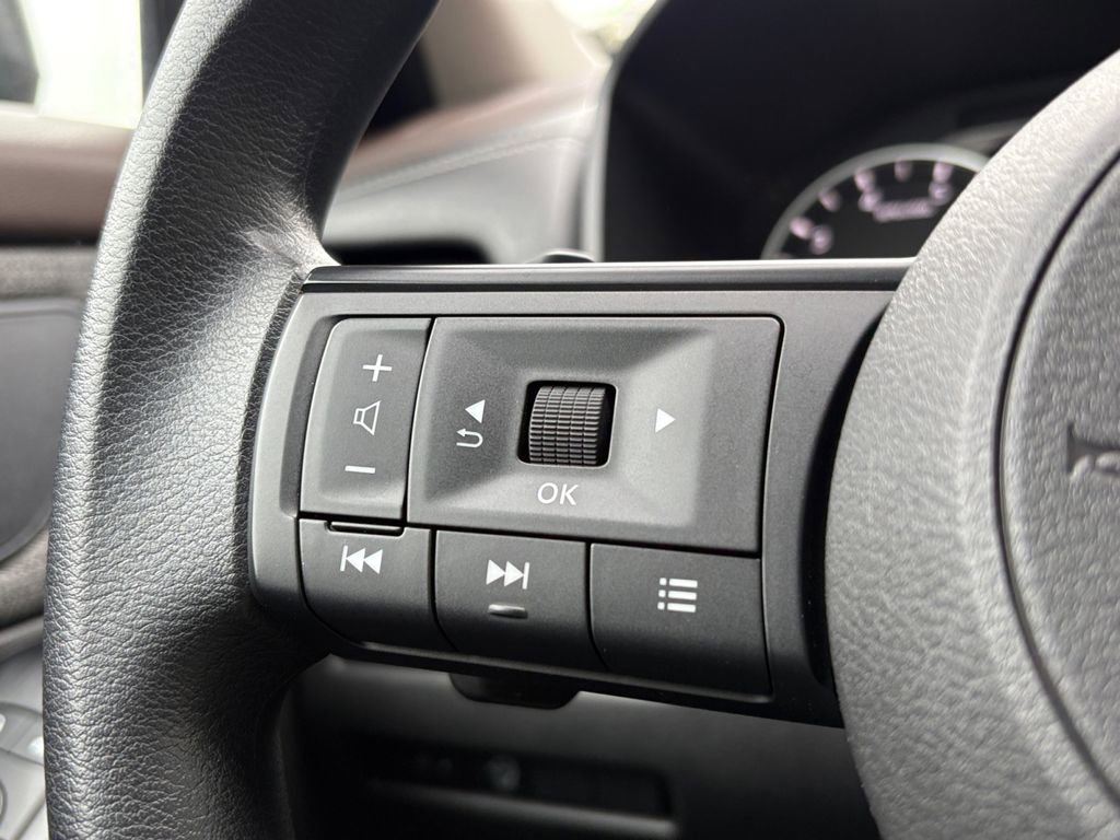 Used 2023 Nissan Rogue S FWD image 14