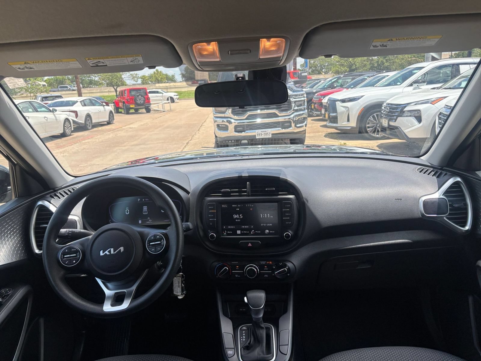 Used 2025 Kia Soul LX w/ LX Technology Package FWD image 31