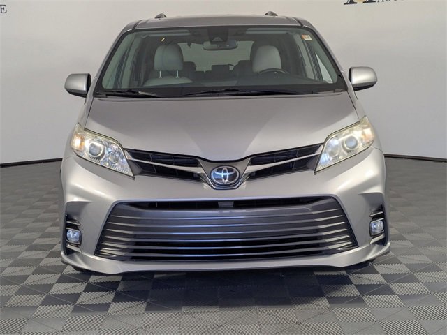 Used 2018 Toyota Sienna XLE w/ XLE Navigation Package image 3