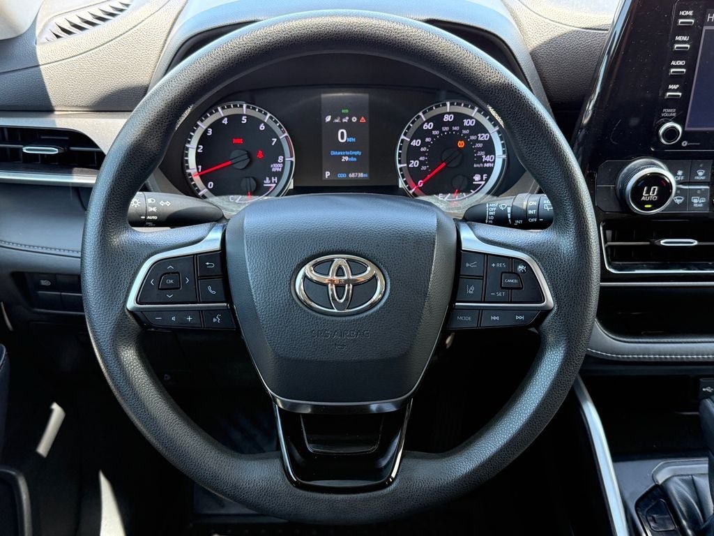 Used 2020 Toyota Highlander L FWD image 20