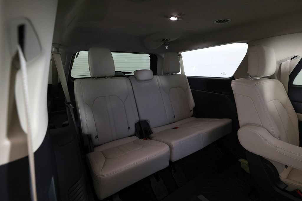 Used 2024 Ford Expedition Max Platinum AWD/4WD image 12
