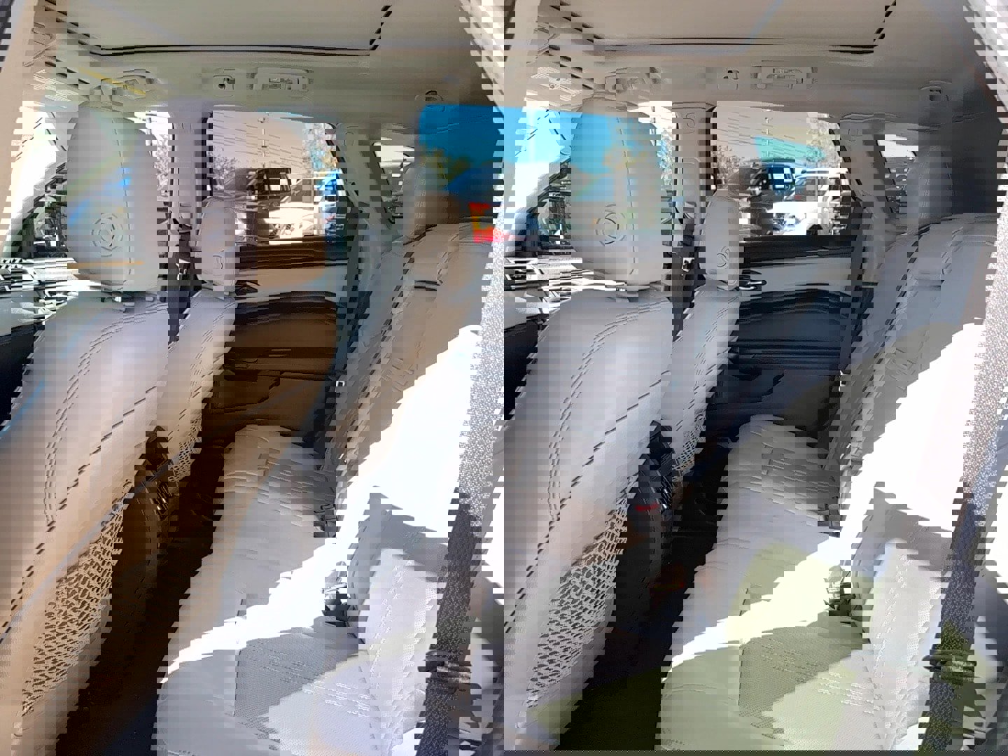 Used 2014 Cadillac SRX Luxury w/ Driver Awareness Package image 13